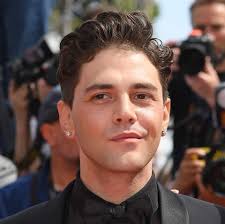 How tall is Xavier Dolan?